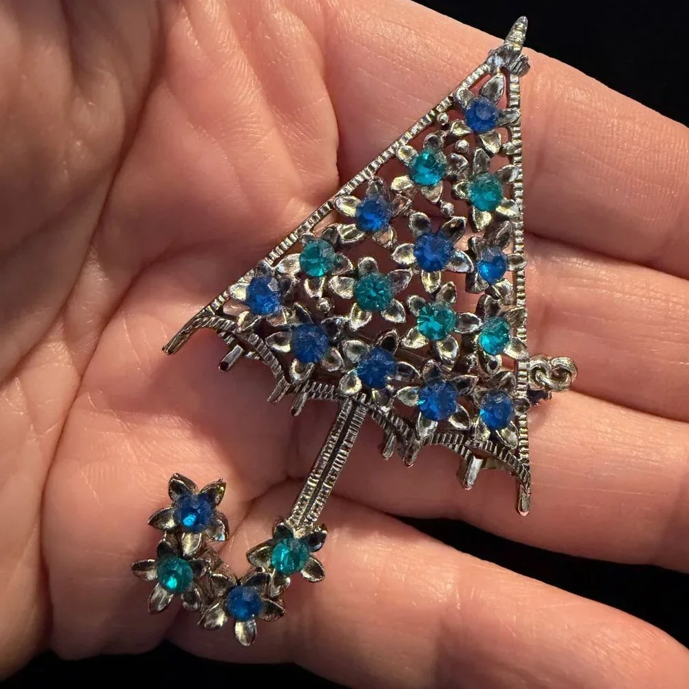 VTG Blue rhinestone Umbrella brooch pin silver tone Flowers‎ 00s sparkle
